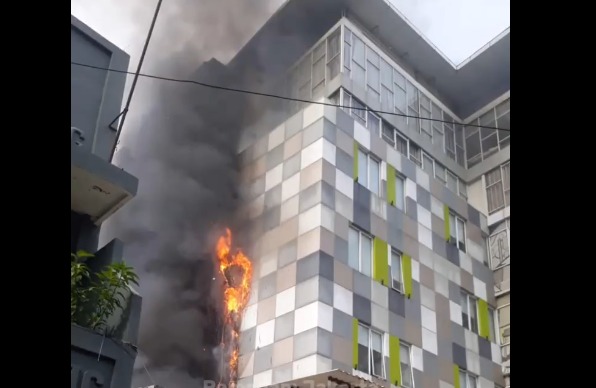Kebakaran di Hotel 101 Urban Glodok, 100 Petugas Damkar Diterjunkan